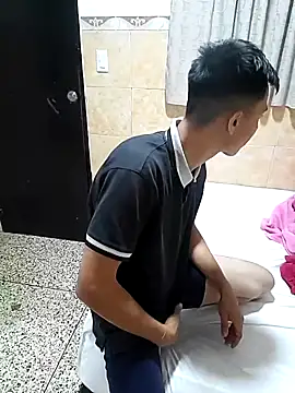 Snapshot of Sjshwhwh chatting on 04/27/26, 03:48 Sjshwhwh online show from 04/27/26, 03:48