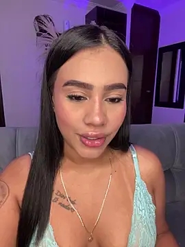 Snapshot of AlisonBeltran1 chatting on 05/28/26, 05:27 AlisonBeltran1 online show from 05/28/26, 05:27