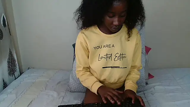 Snapshot of AfricanMelaninDoll chatting on 04/17/26, 10:29 AfricanMelaninDoll online show from 04/17/26, 10:29