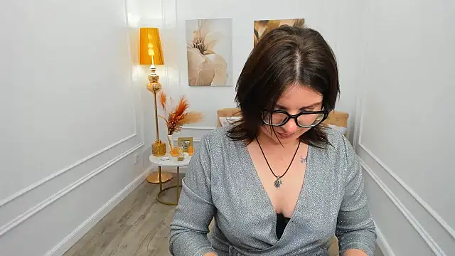 AmeliaDateri online show from 04/09/26, 06:57