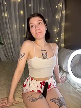 Snapshot of RinaHoward chatting on 03/16/26, 04:44 RinaHoward online show from 03/16/26, 04:44