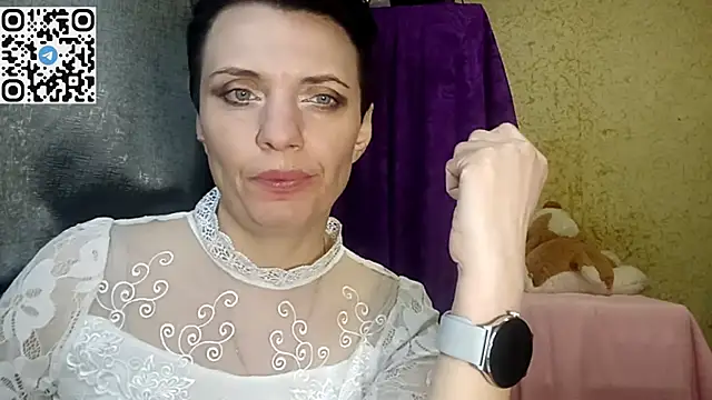 Snapshot of HotMamaQueen234 chatting on 04/05/26, 05:54 HotMamaQueen234 online show from 04/05/26, 05:54