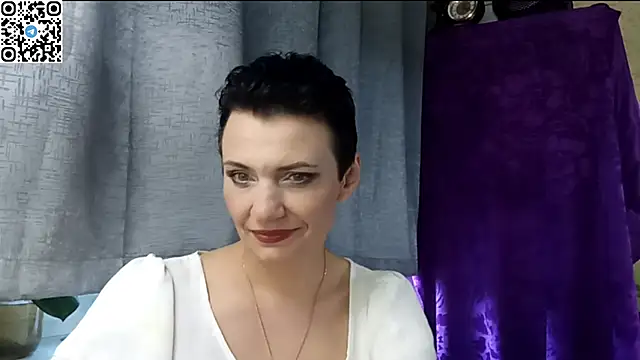 Snapshot of HotMamaQueen234 chatting on 04/19/26, 01:10 HotMamaQueen234 online show from 04/19/26, 01:10