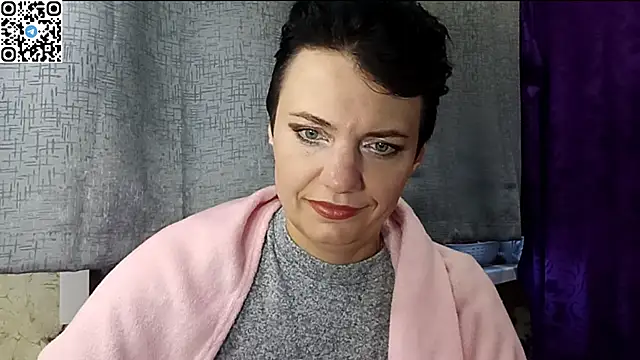 Snapshot of HotMamaQueen234 chatting on 04/20/26, 04:21 HotMamaQueen234 online show from 04/20/26, 04:21