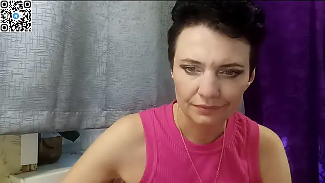 Snapshot of HotMamaQueen234 chatting on 04/27/26, 03:54 HotMamaQueen234 online show from 04/27/26, 03:54