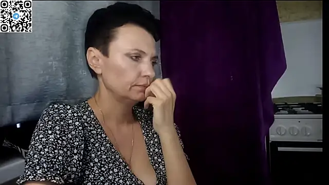 Snapshot of HotMamaQueen234 chatting on 06/25/26, 11:53 HotMamaQueen234 online show from 06/25/26, 11:53