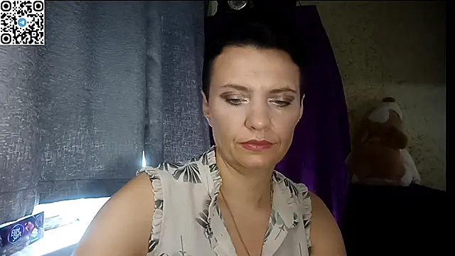 Snapshot of HotMamaQueen234 chatting on 06/28/26, 12:33 HotMamaQueen234 online show from 06/28/26, 12:33
