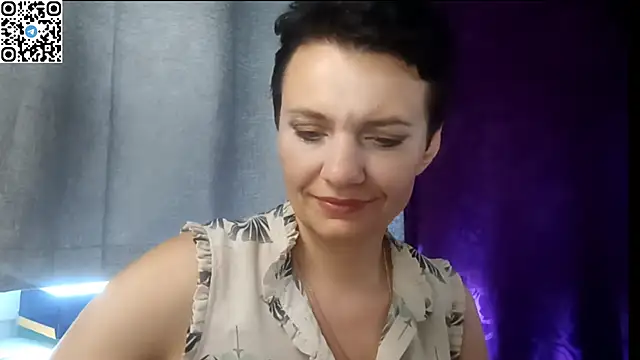 Snapshot of HotMamaQueen234 chatting on 07/19/26, 11:25 HotMamaQueen234 online show from 07/19/26, 11:25