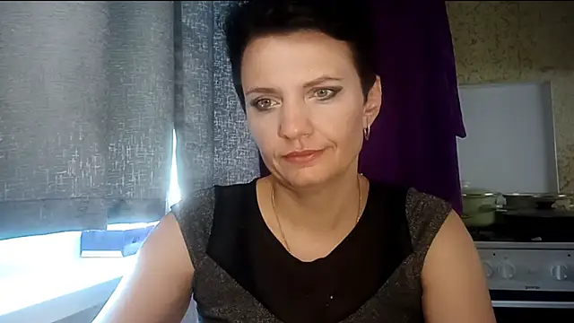Snapshot of HotMamaQueen234 chatting on 07/27/26, 11:50 HotMamaQueen234 online show from 07/27/26, 11:50