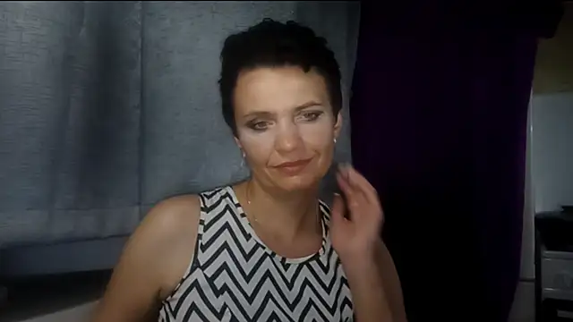 Snapshot of HotMamaQueen234 chatting on 08/04/26, 08:22 HotMamaQueen234 online show from 08/04/26, 08:22