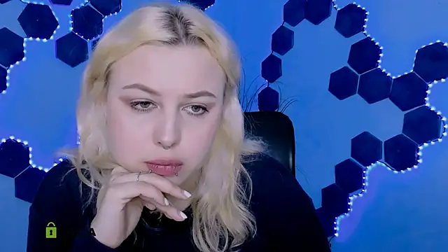 Snapshot of aria_blaze_ chatting on 04/01/26, 08:48 aria blaze online show from 04/01/26, 08:48