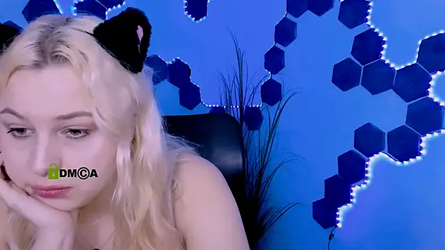 Snapshot of aria_blaze_ chatting on 04/01/26, 01:41 aria blaze online show from 04/01/26, 01:41