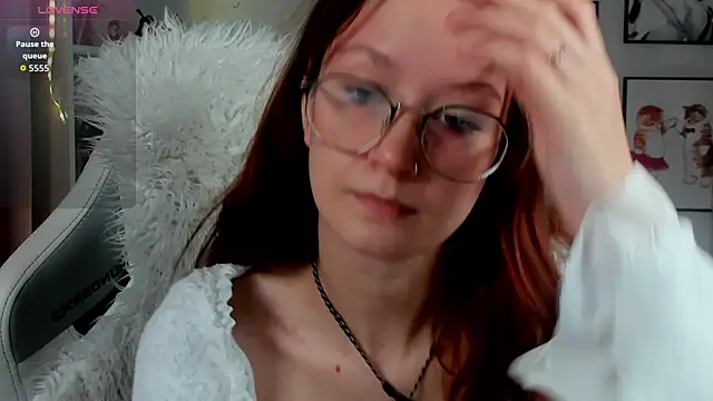 Snapshot of AmelieViolet chatting on 06/24/26, 03:05 AmelieViolet online show from 06/24/26, 03:05