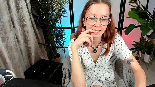 Snapshot of AmelieViolet chatting on 06/25/26, 05:12 AmelieViolet online show from 06/25/26, 05:12