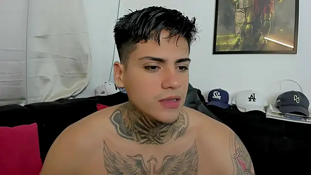Snapshot of sweetlatinoboy chatting on 04/17/26, 11:02 sweetlatinoboy online show from 04/17/26, 11:02