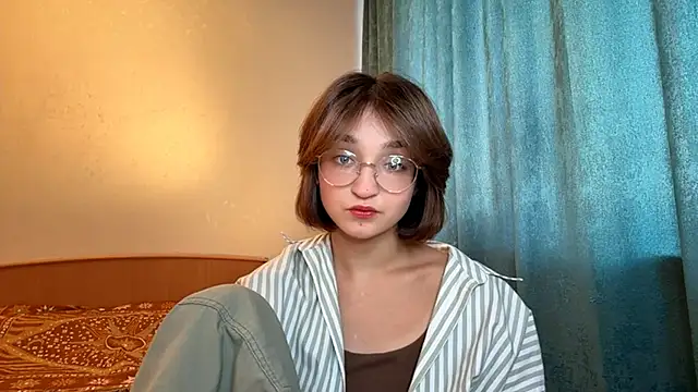 Snapshot of Nyvel chatting on 03/17/26, 04:50 Nyvel online show from 03/17/26, 04:50