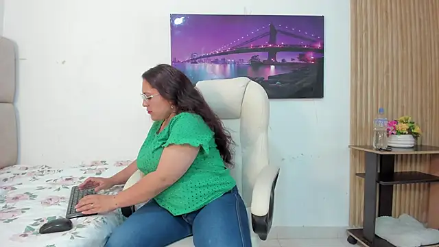 Snapshot of Reina_Mia1 chatting on 04/16/26, 11:18 Reina Mia1 online show from 04/16/26, 11:18
