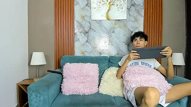 NAUGHTY BOYS1 online show from 04/06/26, 07:15