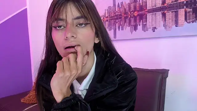Sofy Durand online show from 04/07/26, 11:54