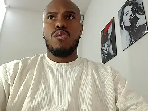 Snapshot of Alessandro_Hamed chatting on 04/17/26, 01:58 Alessandro Hamed online show from 04/17/26, 01:58
