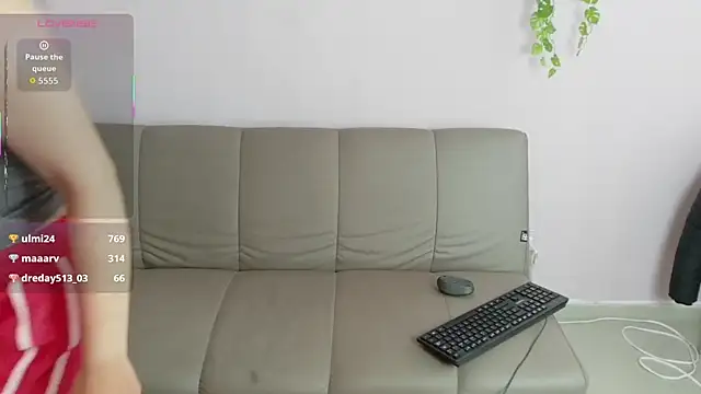 Snapshot of Zara_Fire chatting on 05/07/26, 08:03 Zara Fire online show from 05/07/26, 08:03