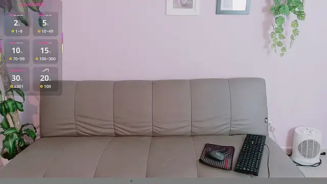Snapshot of Zara_Fire chatting on 05/25/26, 10:27 Zara Fire online show from 05/25/26, 10:27