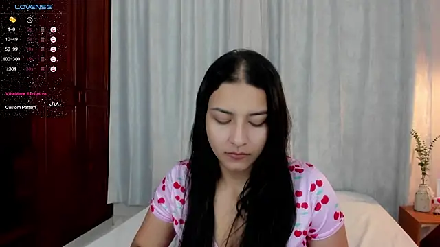 Snapshot of sweet_aura31 chatting on 04/15/26, 08:42 sweet aura31 online show from 04/15/26, 08:42