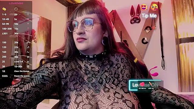Snapshot of Violett_8 chatting on 06/19/26, 05:56 Violett 8 online show from 06/19/26, 05:56