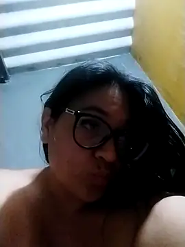 Snapshot of LatinSquirtBaby chatting on 05/19/26, 01:33 LatinSquirtBaby online show from 05/19/26, 01:33