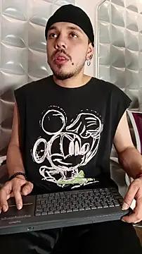 Snapshot of Bry__ chatting on 04/08/26, 03:39 Bry online show from 04/08/26, 03:39