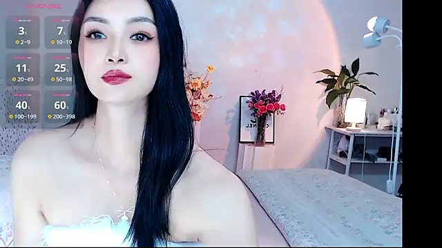 Snapshot of Evelyn-007 chatting on 04/19/26, 10:47 Evelyn-007 online show from 04/19/26, 10:47