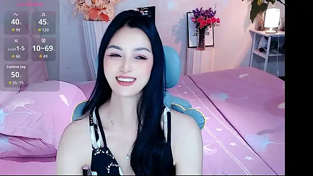 Snapshot of Evelyn-007 chatting on 04/23/26, 12:29 Evelyn-007 online show from 04/23/26, 12:29
