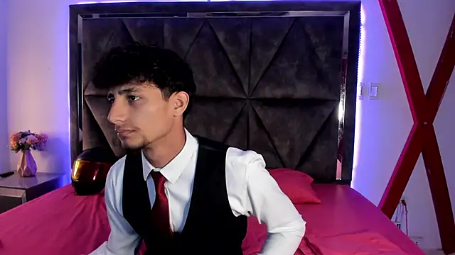 MaxiimoRomano  online show from 03/20/26, 12:32