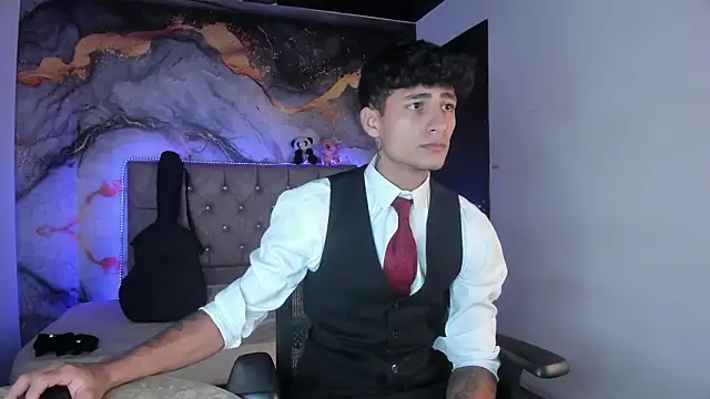 Snapshot of MaxiimoRomano_ chatting on 04/21/26, 01:28 MaxiimoRomano online show from 04/21/26, 01:28