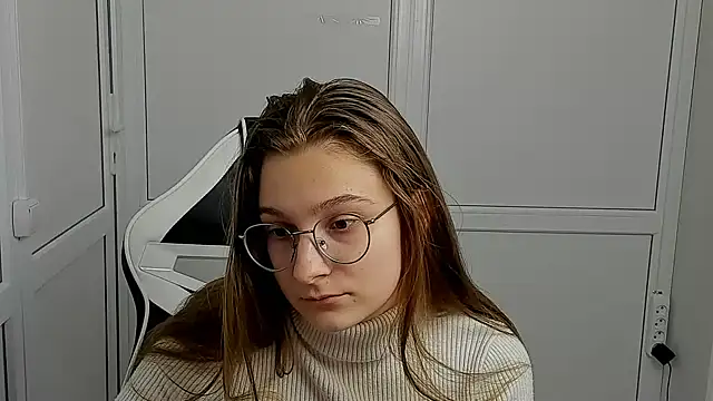 Snapshot of Mia_kristal chatting on 04/10/26, 12:54 Mia kristal online show from 04/10/26, 12:54