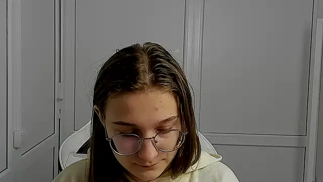 Snapshot of Mia_kristal chatting on 04/15/26, 07:04 Mia kristal online show from 04/15/26, 07:04