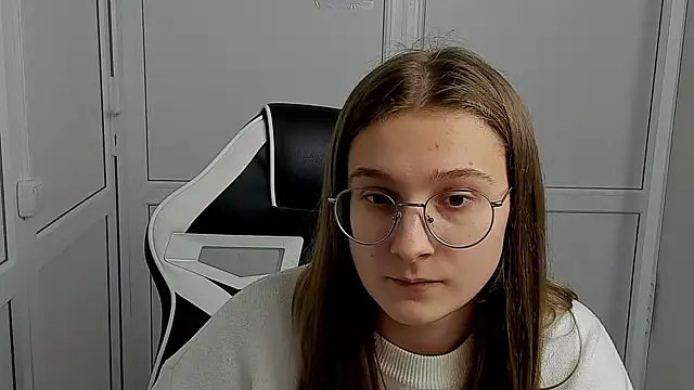 Snapshot of Mia_kristal chatting on 04/17/26, 12:52 Mia kristal online show from 04/17/26, 12:52