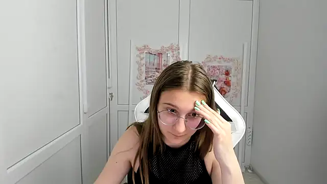 Snapshot of Mia_kristal chatting on 06/06/26, 07:13 Mia kristal online show from 06/06/26, 07:13