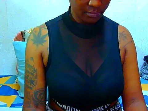 Snapshot of Tattooedgoddess33 chatting on 03/25/26, 11:00 Tattooedgoddess33 online show from 03/25/26, 11:00