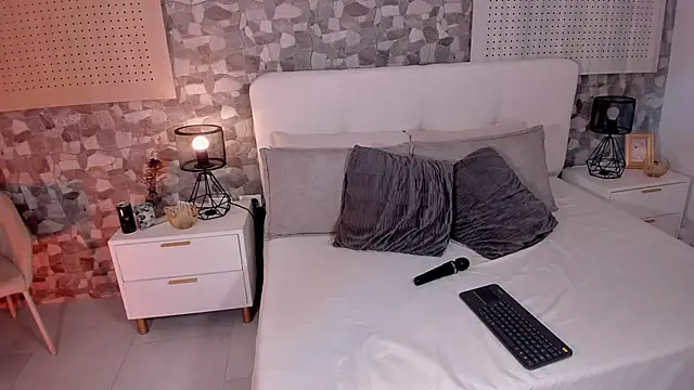 Snapshot of violeta_hills_ chatting on 05/30/26, 03:09 violeta hills online show from 05/30/26, 03:09
