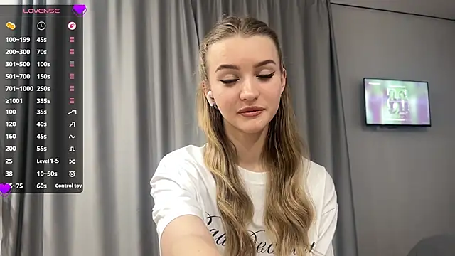 Snapshot of MelissaEvenns chatting on 04/22/26, 12:07 MelissaEvenns online show from 04/22/26, 12:07