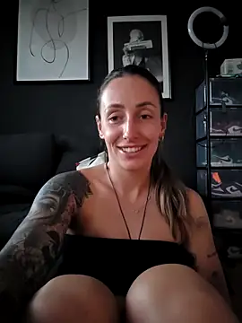 NicoleKaiser online show from 04/08/26, 05:46