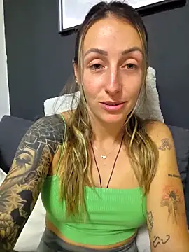NicoleKaiser online show from 04/24/26, 07:05