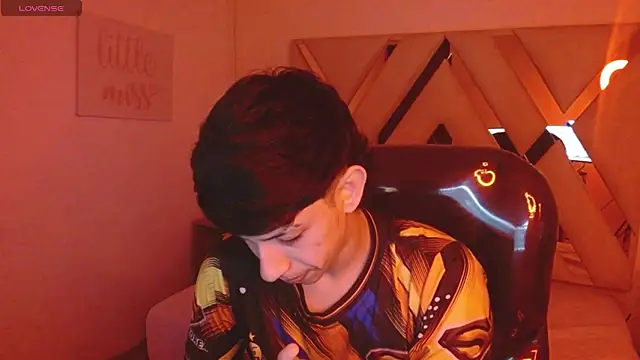 Snapshot of AdrianFranko chatting on 03/27/26, 01:33 AdrianFranko online show from 03/27/26, 01:33
