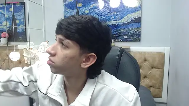 Snapshot of AdrianFranko chatting on 04/29/26, 01:37 AdrianFranko online show from 04/29/26, 01:37