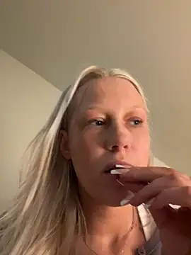 Snapshot of LeniMaria chatting on 03/19/26, 08:02 LeniMaria online show from 03/19/26, 08:02