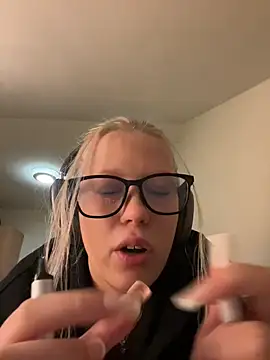 Snapshot of LeniMaria chatting on 03/23/26, 06:12 LeniMaria online show from 03/23/26, 06:12