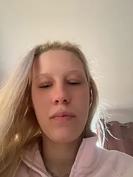 Snapshot of LeniMaria chatting on 04/08/26, 05:24 LeniMaria online show from 04/08/26, 05:24