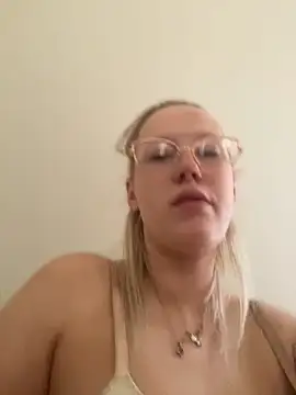 Snapshot of LeniMaria chatting on 04/21/26, 05:17 LeniMaria online show from 04/21/26, 05:17