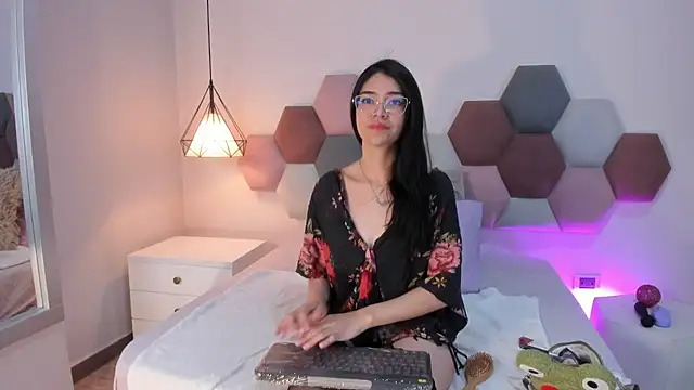 Snapshot of AnnieBlluee chatting on 03/23/26, 12:20 AnnieBlluee online show from 03/23/26, 12:20